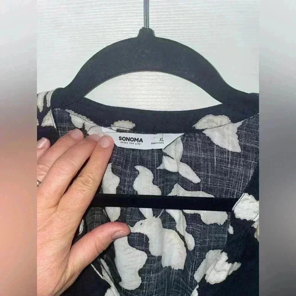 Sonoma Cotton Rayon, Navy & Cream floral patterned blouse, size Extra Large - Picture 4 of 6